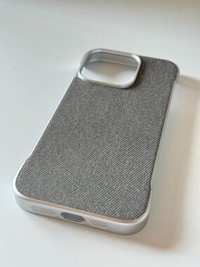 Sleek Silver Gray MagSafe Frameless Fabric Case